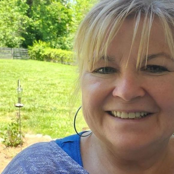 Meet your Posher, Debra - Picture 1 of 1